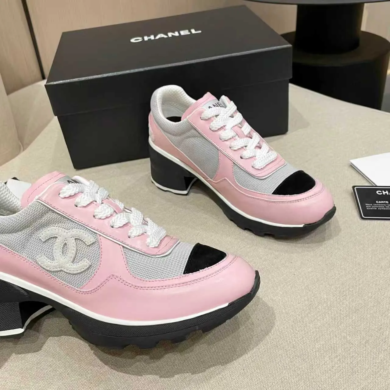 👟👟Ex-factory price 580👟👟Chanel Panda Shoes! 2025 counter's top casual sports shoes. This classic design; the upper is electro-embroidered with a variety of techniques; the outsole is fashionable and sporty; the unusual inclusion of a variety of color matching elements... The diversified mix and match is very good-looking and versatile, and can be used for leisure, fashion, sports, and outdoor... ꫛꫀꪝ Go➫ Materials: ❶Upper made of: original imported first-layer silk cowhide + original waterproof cloth + original first-layer cowhide ❷Inner lining: Original Yangli + Net ❸ Outsole based on: Original TPU combination outsole Special counter boutique packaging complete set for women 35–40